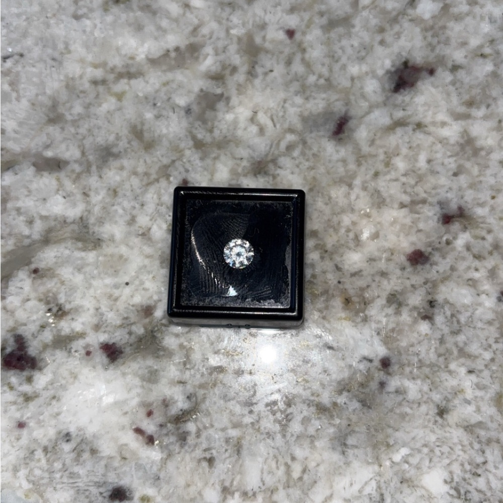 Moissanite Diamond Stone 1 Carat VVS1 Grade D - Picture 4 of 4